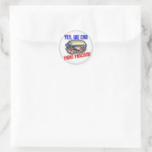 Ja, we kunnen fascisme bestrijden! ronde sticker (Tas)