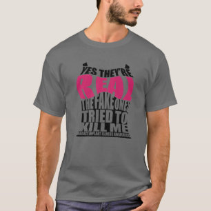 Ja, ze zijn echt.   Cute Breast Implanne T-shirt