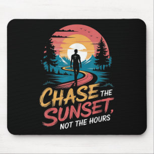 Jaag de zonsondergang na, niet de uren muismat