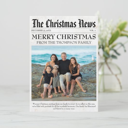 Jaar in de Review krant Kerstmis Familiefoto Feestdagenkaart (Staand voorkant)