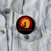 JAAR VAN DE DRAGON GOUD ROOD RONDE BUTTON 7,6 CM (In situ)