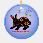 Jaar van het konijn in zwarte sierplanten keramisch ornament (Achterkant)