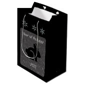 Jaar van het Rabbit Black Glitter Design Medium Cadeauzakje (Voorkant Gekanteld)