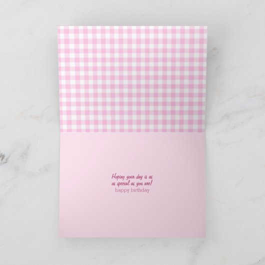 jaarbeker en saucer met roze pinda's kaart (Binnen)