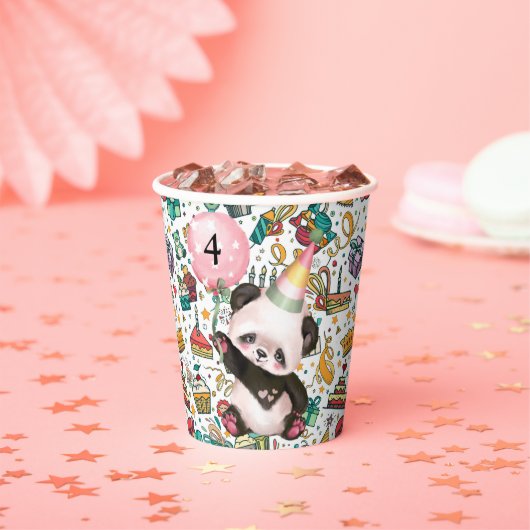 Jaarlijkse gelukkige verjaardag papieren bekers (Insitu)