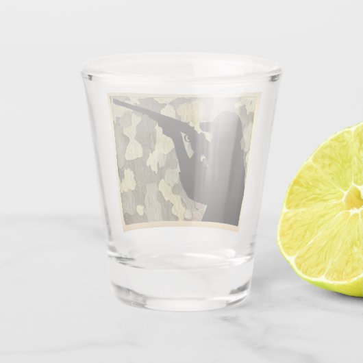 Jacht silhouet op camo print shot glas (Achterkant)