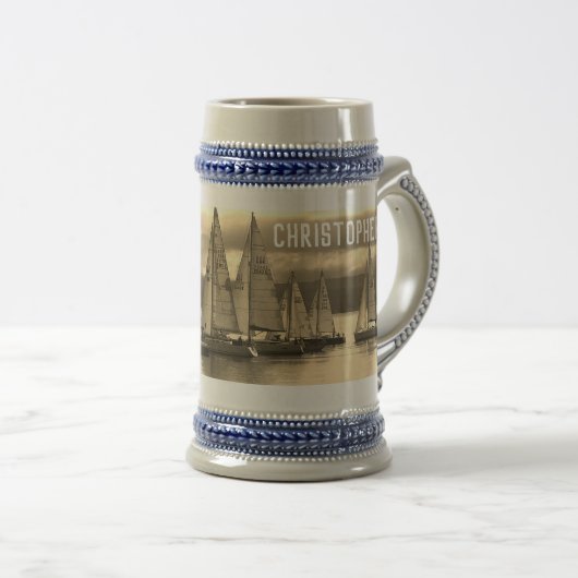 jachten met Sepia-effect. Naam toevoegen. Bierpul (Voorkant rechts)