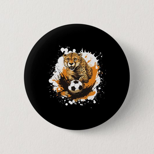 Jachtluipaard speelt voetbal grappig dier  ronde button 5,7 cm (Voorkant)