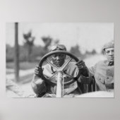 Jack Johnson die zijn Thomas Flyer bestuurt Poster (Voorkant)