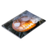 Jack-o-Lantern Halloween pompoenkop op het vuur  Notitieboek (Linkerzijde)