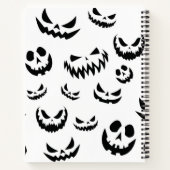 Jack O Lantern Pumpkin Face Zwart en Wit Notitieboek (Achterkant)