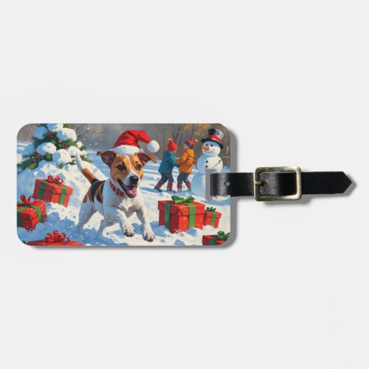 Jack Russell loopt in de sneeuw met kerstmuts Bagagelabel (Voorkant horizontaal)