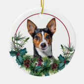 Jack Russell Terrier Evergreen Berry Wreath Keramisch Ornament (Voorkant)