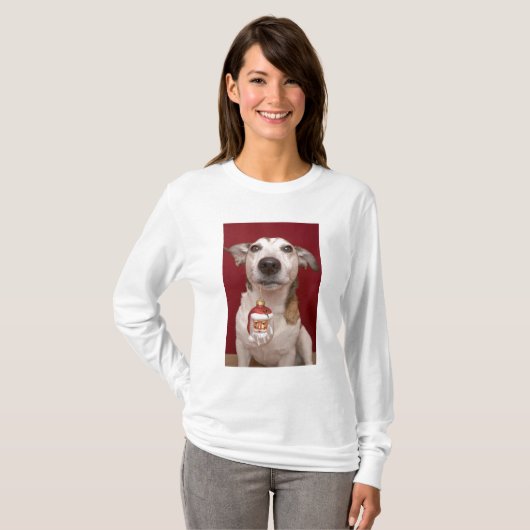 Jack Russell Terrier Holding kerstversiering T-shirt (Voorkant volledig)