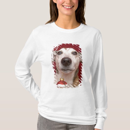 Jack Russell Terrier Holding kerstversiering T-shirt (Voorkant)