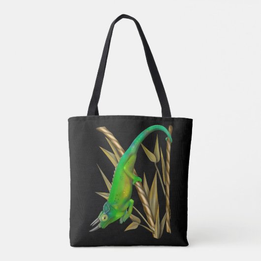 Jackson’s chameleon hanging out in the bamboo tote bag (Achterkant)