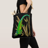 Jacksons kameleon hangend in de bamboe tote bag (Dichtbij)
