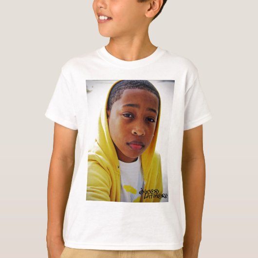 Jacob Latimore in Yellow T-shirt (Voorkant)