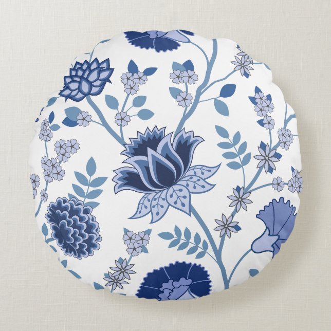 Jacobean Bloemen LG Patroon Blauw op Wit Rond Kussen (Voorkant)
