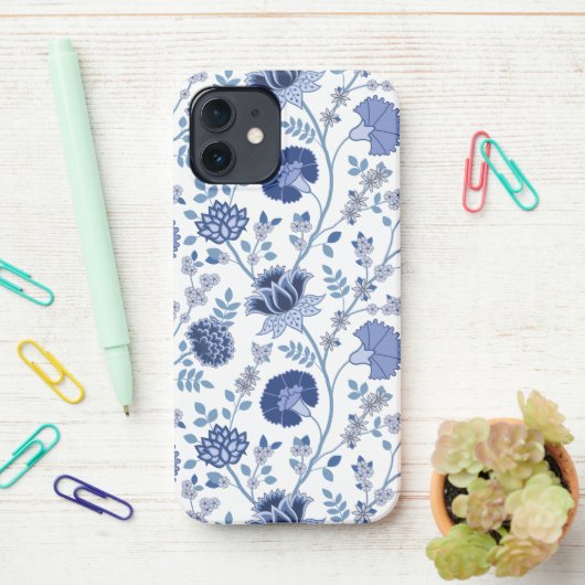 Jacobean Floral Big Pattern Blues op wit iPhone Hoesje (Op bureau)