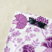 Jacobean Floral Big Pattern Pinks op wit Strandlaken (In situ)