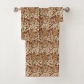 Jacobean Flower Damask, Taupe Tan en Cream Bad Handdoek (Insitu)