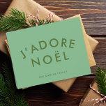 J'adore Noel | Modern minimalistisch liefdesprogra Feestdagen Kaart<br><div class="desc">Eenvoudige, stijlvolle J'adore Noel" citaat kunst gevouwen op vakantiekaart met moderne, minimalistische typografie in bosgroen op een sage groene achtergrond in een trendy feestelijke stijl. Het citaat vertaalt zich naar "Ik hou van Kerstmis" in het Frans. De groet, de naam en het jaar kunnen gemakkelijk gepersonaliseerd worden voor de perfecte...</div>