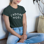 J'adore Noel | Moderne kerstfeestdagen T-shirt<br><div class="desc">Eenvoudige,  stijlvolle J'adore Noel" citeert kunstvrouwtjes t-shirt met moderne,  minimalistische typografie in wit in een trendy feeststijl. Het citaat vertaalt zich naar "Ik hou van Kerstmis" in het Frans. Het perfecte cadeau of accessoire voor het kerstseizoen!</div>