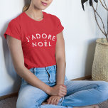 J'adore Noel | Moderne kerstfeestelijke feestdagen T-shirt<br><div class="desc">Eenvoudige,  stijlvolle J'adore Noel" citeert kunstvrouwtjes t-shirt met moderne,  minimalistische typografie in wit in een trendy feeststijl. Het citaat vertaalt zich naar "Ik hou van Kerstmis" in het Frans. Het perfecte cadeau of accessoire voor het kerstseizoen!</div>