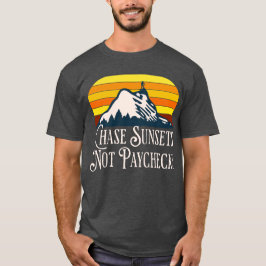 Jagen naar zonsondergangen niet salaris T-shirt