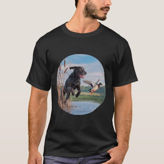 Jagen op zwarte Labrador Lab Hond Jacht op Eenden. T-shirt (Voorkant)