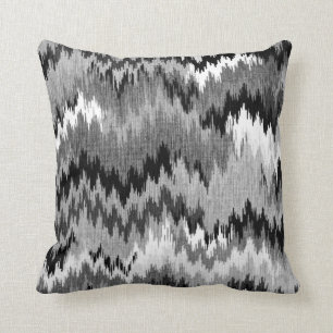 Jagged Chevron Ikat   grijs zwart Kussen