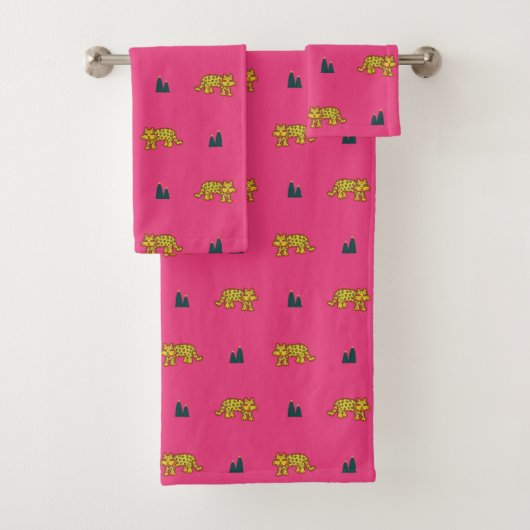 Jaguar pattern towel set: pink bad handdoek (Insitu)