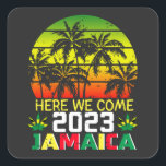 Jamaica 2023, hier komen we vierkante sticker<br><div class="desc">Jamaica 2023 hier komen we bij elkaar om het familie-droomvactie-cadeau-plein te vinden. Klassiek Collectie.</div>