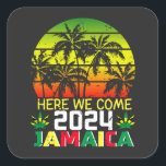 Jamaica 2024 Hier komen we Vierkante Sticker<br><div class="desc">Jamaica 2024 Hier komen we passende familie droom vakantie geschenk vierkante Sticker Classic Collectie.</div>