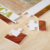 Jamaicaanse vrouw die Cassave op Boerderij slaat Legpuzzel (Zijkant)