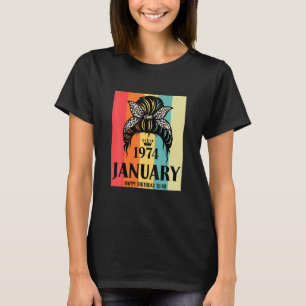 Januari 1974 Birthday Girl Messy Bun Happy Birthda T-shirt