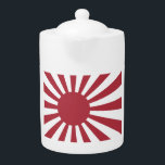 Japan Imperial Rising Sun vlag, Edo aan WW2 Theepot<br><div class="desc">De vlag van de Zon van de Rising is een Japanse vlag (???, Kyokujitsu-ki) die bestaat uit een rode schijf en zestien rode stralen die uit de schijf voortkomen. Net als de Japanse vlag symboliseert de Rising Sun vlag de zon. De vlag werd oorspronkelijk gebruikt door feodale krijgsheren in Japan...</div>