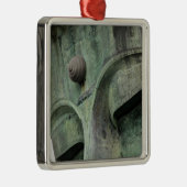 Japan, Kamakura. De Grote Boeddha van Kamakura, a Metalen Ornament (Rechts)