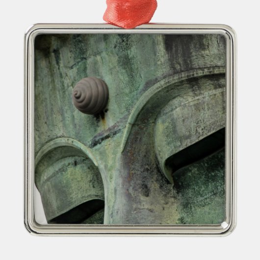 Japan, Kamakura. De Grote Boeddha van Kamakura, a Metalen Ornament (Voorkant)