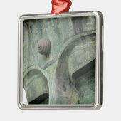 Japan, Kamakura. De Grote Boeddha van Kamakura, a Metalen Ornament (Links)