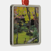 Japan, Kyoto, Arashiyama, Okochi Sanso Metalen Ornament (Rechts)