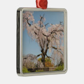 Japan, Kyoto. De kersenboom onder de blauwe hemel Metalen Ornament (Rechts)