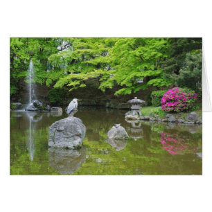 Japan, Kyoto. Heron in verse groene bladeren