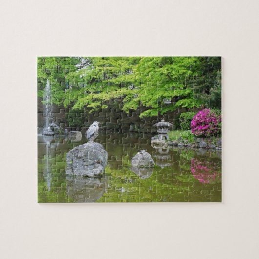 Japan, Kyoto. Heron in verse groene bladeren Legpuzzel (Horizontaal)