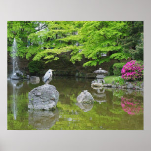 Japan, Kyoto. Heron in verse groene bladeren Poster