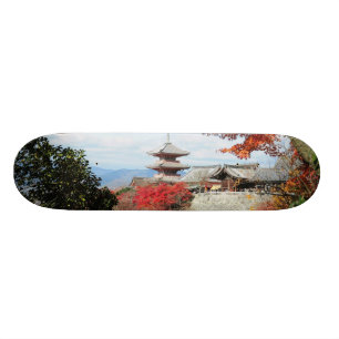 Japan, Kyoto. Kiyomizu-tempel in de herfstkleur Persoonlijk Skateboard