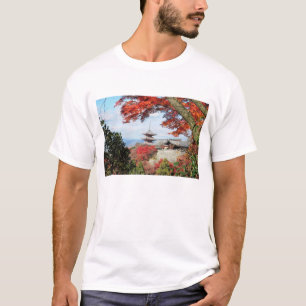 Japan, Kyoto. Kiyomizu tempel in herfstkleuren T-shirt