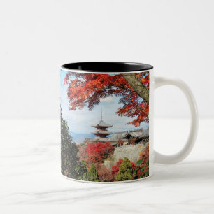 Japan, Kyoto. Kiyomizu-tempel in herfstkleuren Tweekleurige Koffiemok