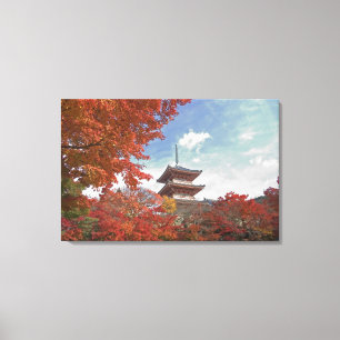 Japan, Kyoto, Pagode in herfstkleuren Canvas Afdruk